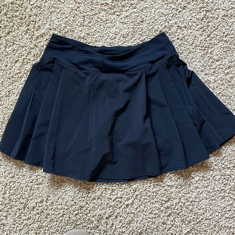 COPY - Black pleated Lululemon skirt